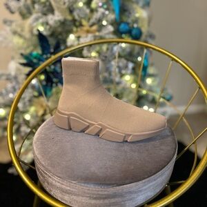 Steve Madden Sand Sock Sneakers Size 7.5